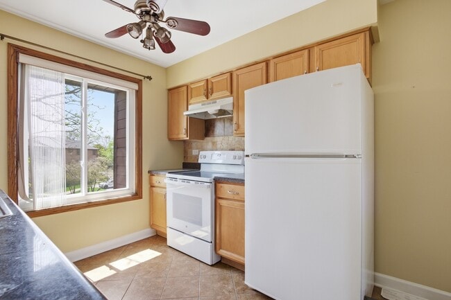 Building Photo - 744 Briar Hill Ln