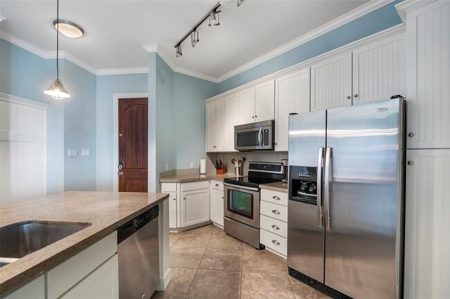 Building Photo - 17040 W Farm To Market 1097
