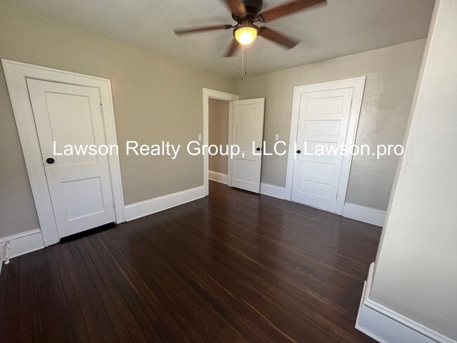 Building Photo - Updated Four Bedroom Home Close to Downtow...