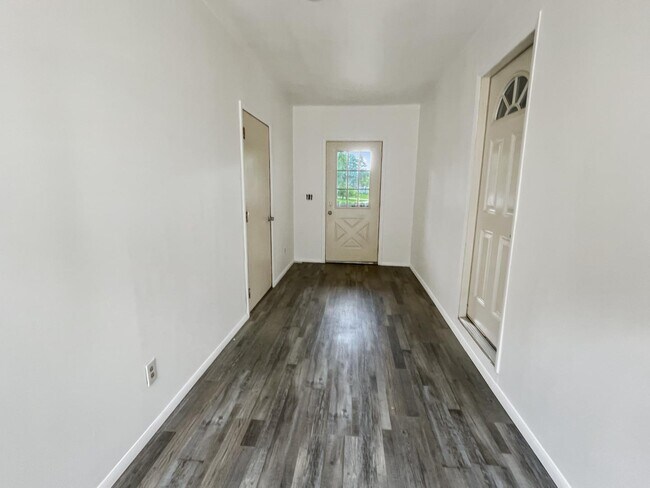 Building Photo - 2300 Elmer Dr NE