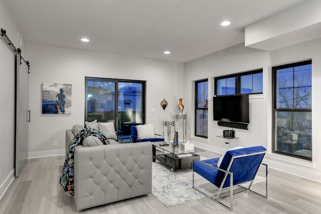 Building Photo - 1013 Park Ave