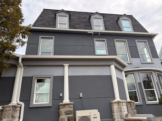 Building Photo - 222 Primrose Ave