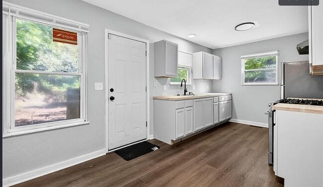 Building Photo - 9509 Pratt Ave