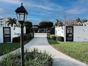 Building Photo - 136 Yacht Club Dr