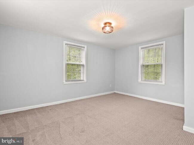 Building Photo - 706 S Arlington Mill Dr