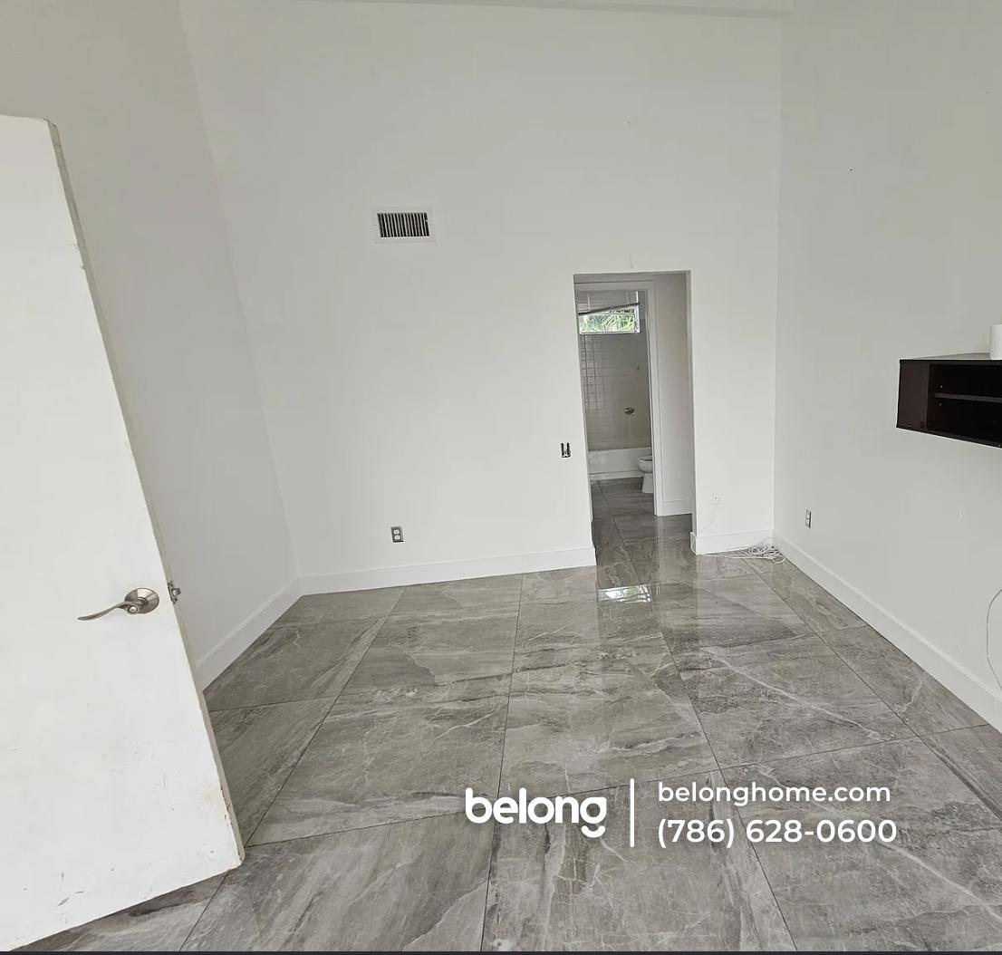 Building Photo - 7130 SW 112th Ct