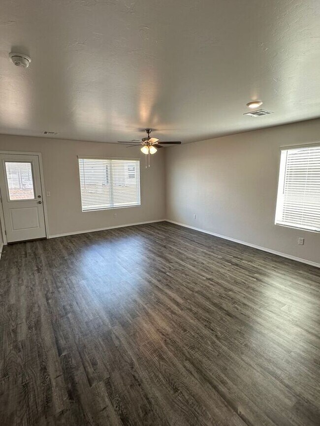 Building Photo - Move-In Ready! 4 Bedroom, 2 Bath Home Available in Robertson’s Landing