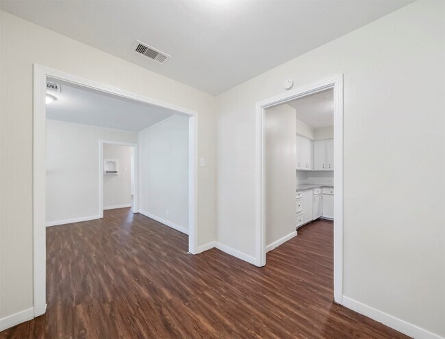 Building Photo - 3025 Vance