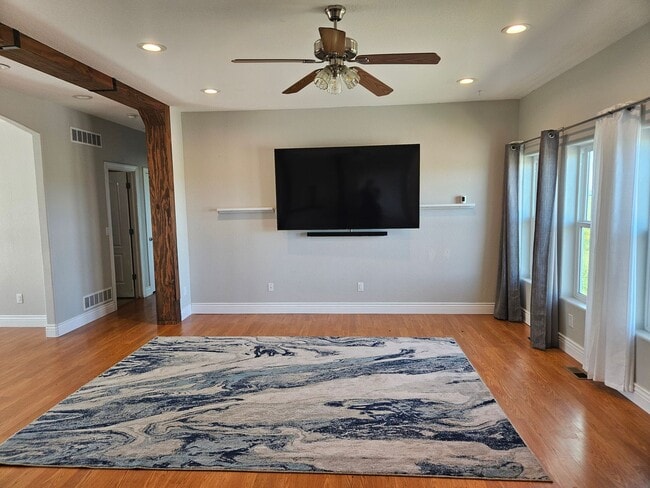 Building Photo - 5 Bed 3 Bath Ranch Home with 5 Acres.
