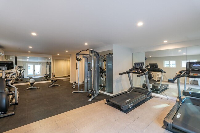 Building Photo - Fully remodeled 2BR/2BA Condo in prime West Hollywood!