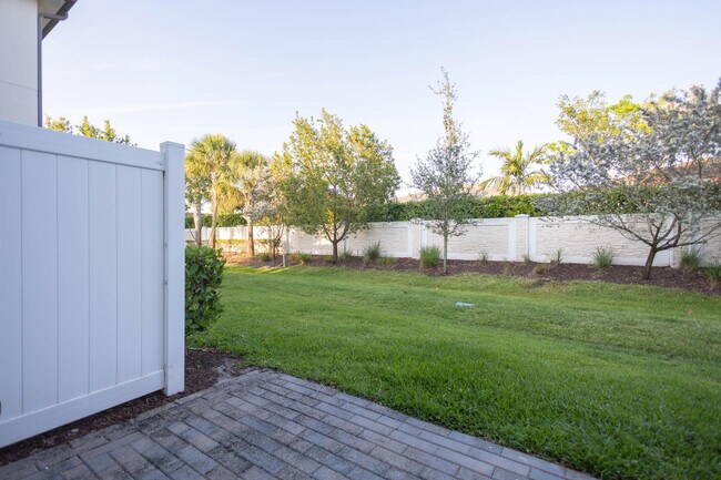 Building Photo - 4985 Navali Dr