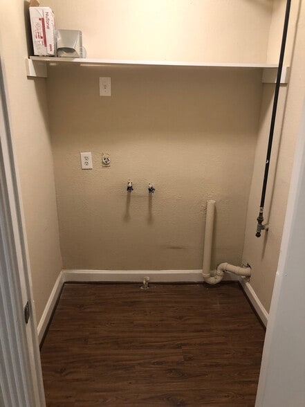 Washer Drying Hookups, utility room. Dims: 61" Wide X 58" Deep. - 5235 Kingsbury St