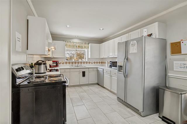 Building Photo - 3024 Encino Dr