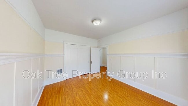 Building Photo - 547 24th St