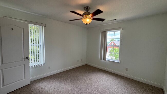 Building Photo - 5685 Hyacinth Ln