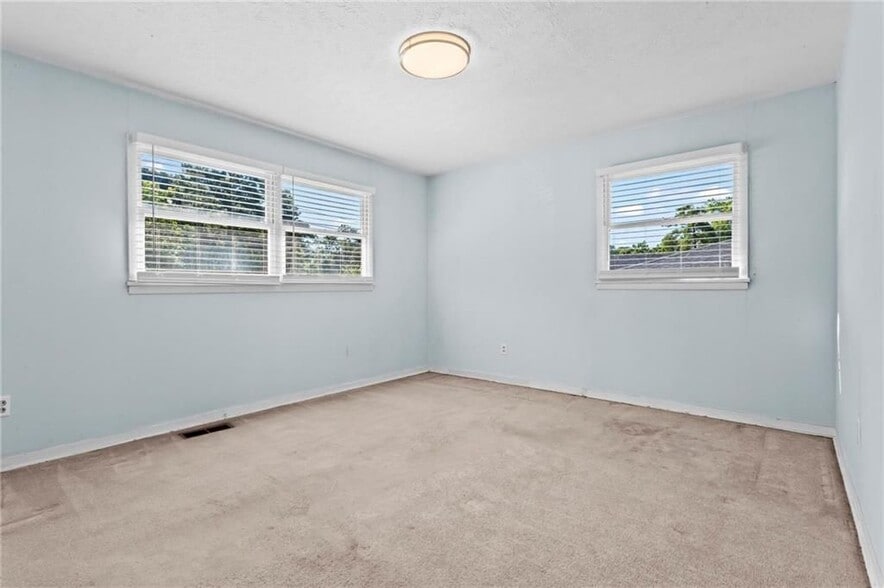 Building Photo - 2560 Walton Way SW