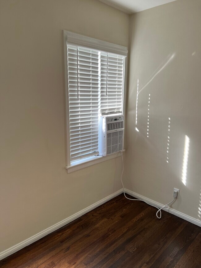 New air conditioning - 14812 Magnolia Blvd