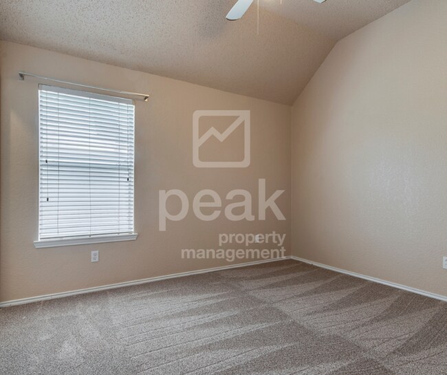 Building Photo - $2600! Beautiful 3 Bed, 2 Bath home in desirable PLANO!