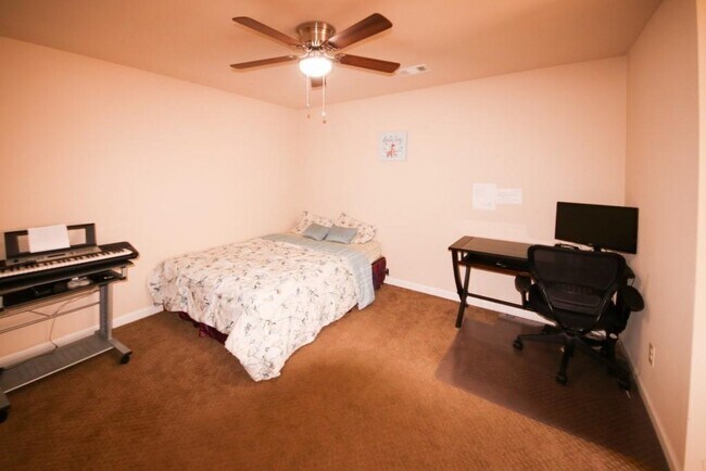 Building Photo - 3415 Pointe Vecchio Cir