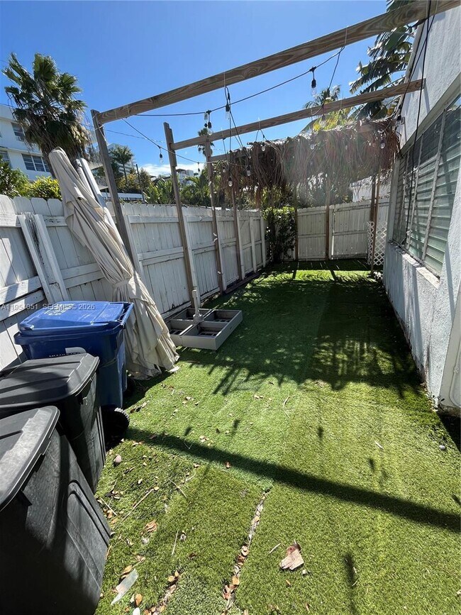 Building Photo - 6 Farrey Ln