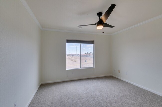Building Photo - 8070 W Russell Rd