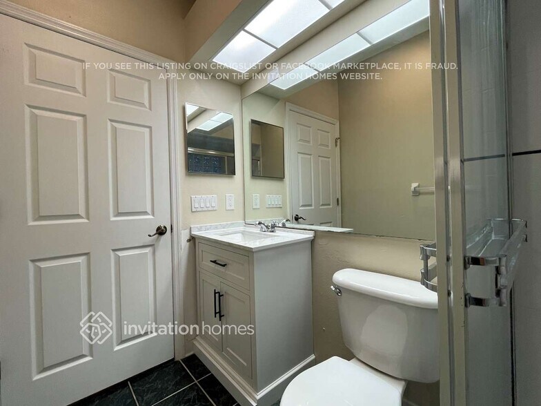 Building Photo - 7900 Hamlet Dr