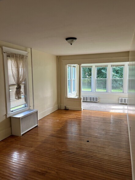Building Photo - 415 NY-146
