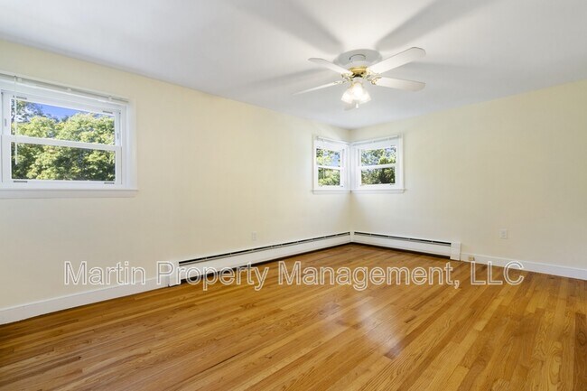 Building Photo - 27 Hermon St