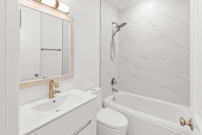 Building Photo - 47 SW Osceola St