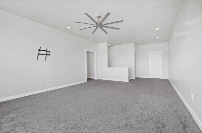 Building Photo - 2579 S Wilson Dr