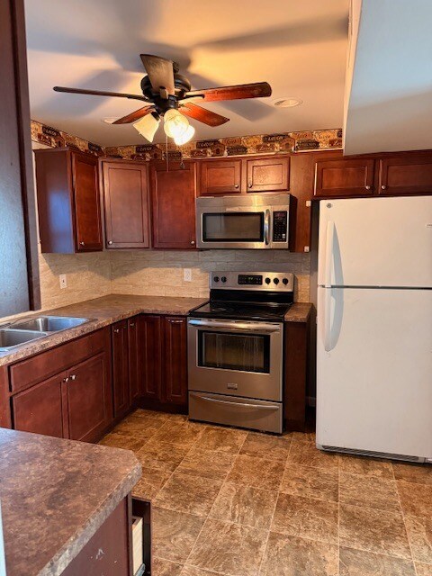 Building Photo - 5435 Douglas Rd