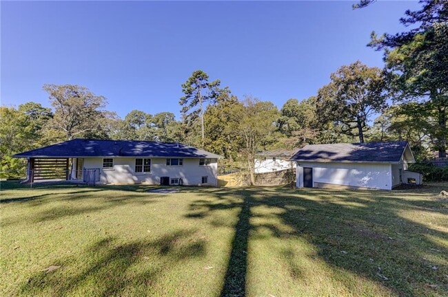 Building Photo - 2325 Elmwood Cir SE
