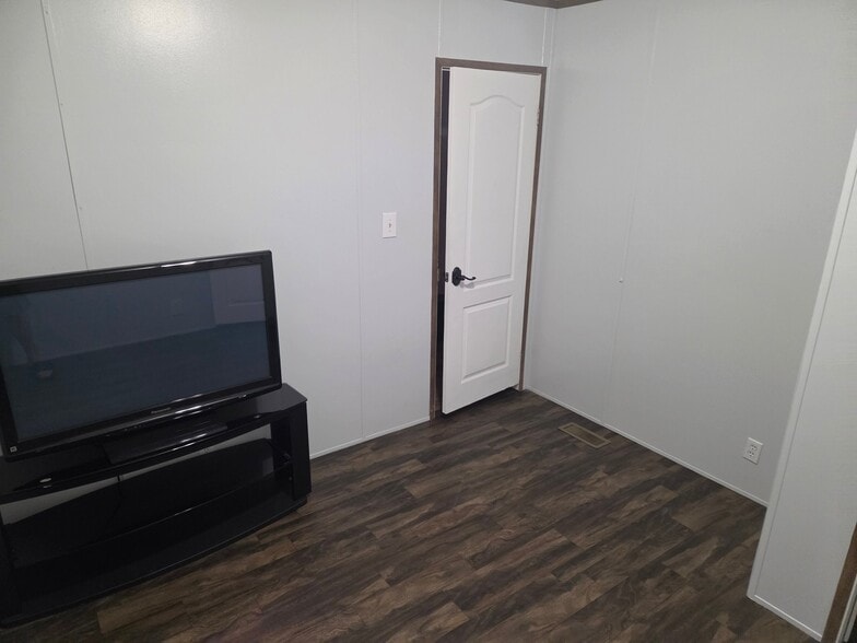 Building Photo - 2020 Rustic Trail