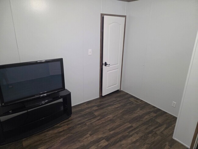 Building Photo - 2020 Rustic Trail