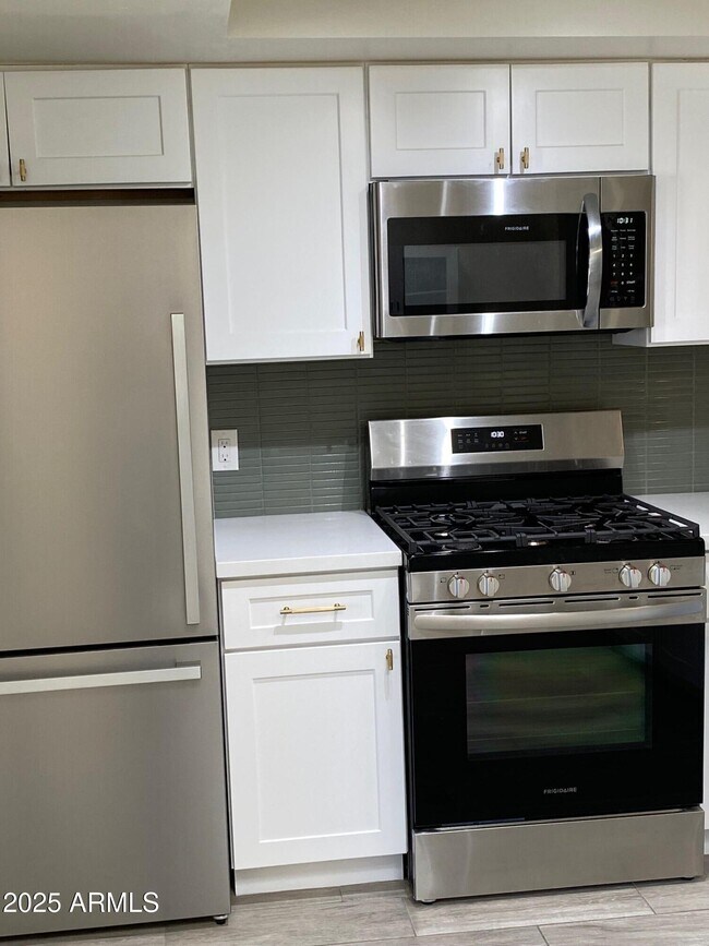 Building Photo - 1821 W Libby St