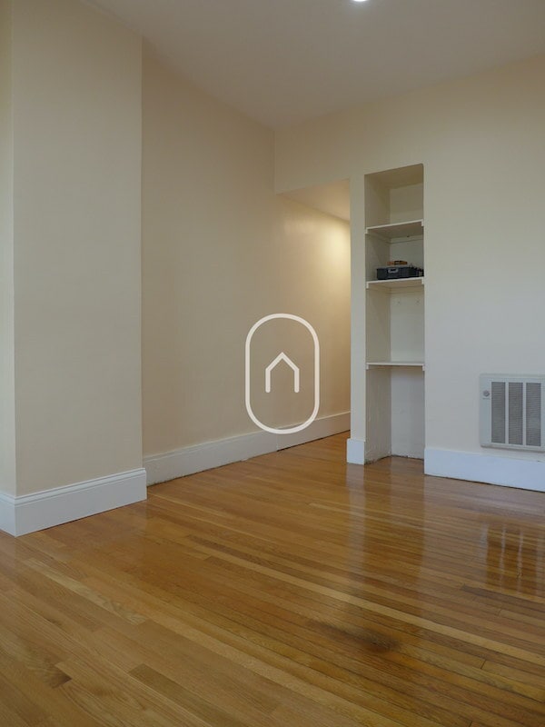 Building Photo - 44 Delle Ave