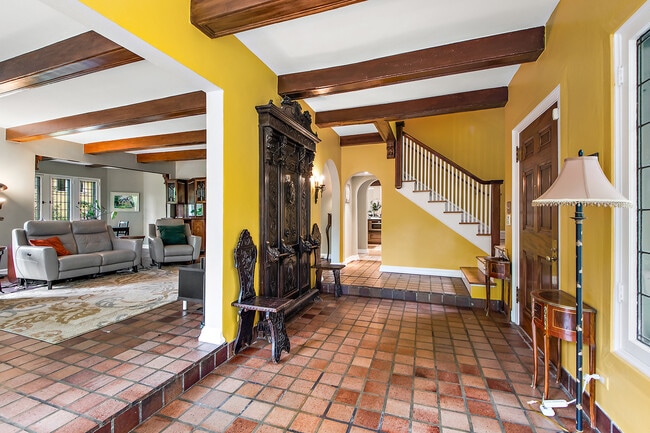 Building Photo - 2023-2027 W 108th Pl