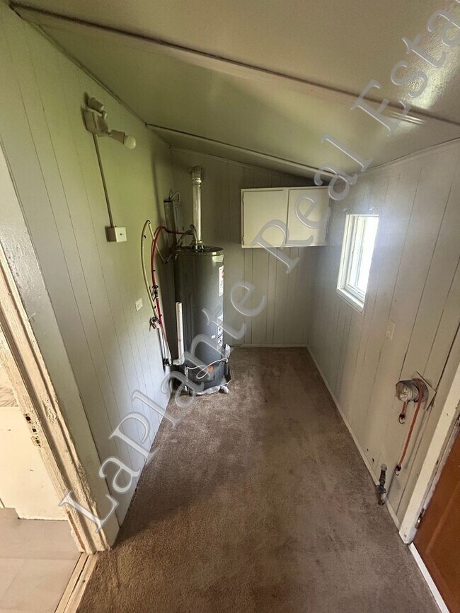Building Photo - Comfortable Single-Family Home for Rent