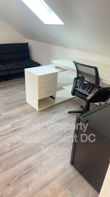 Building Photo - 1241 Monroe St NE