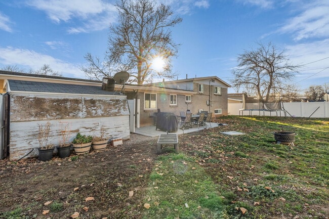 Building Photo - 1992 Afton Cir