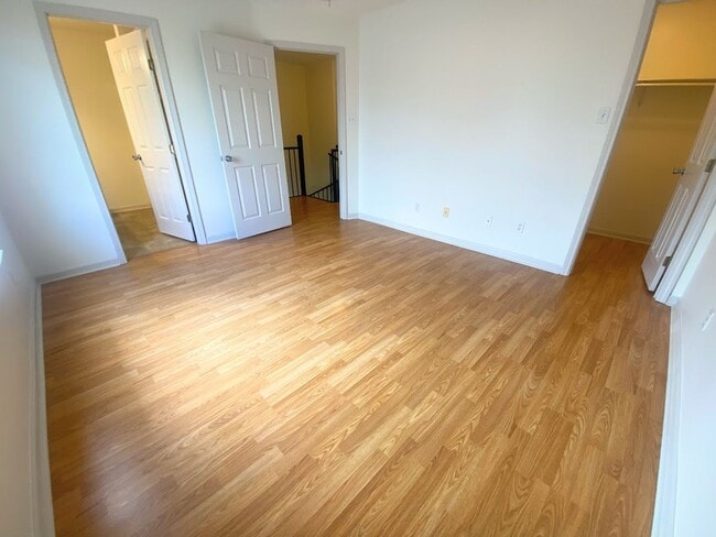 Building Photo - 2-Bed, 2.5-Bath Townhouse Near McNeese State University