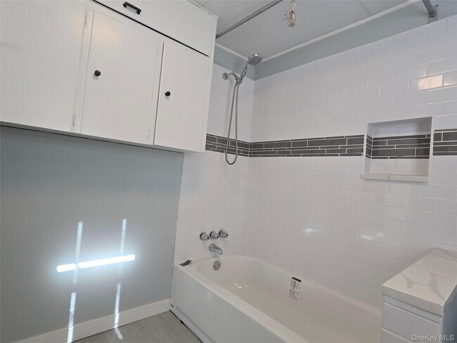 Building Photo - 704 Tower Ave