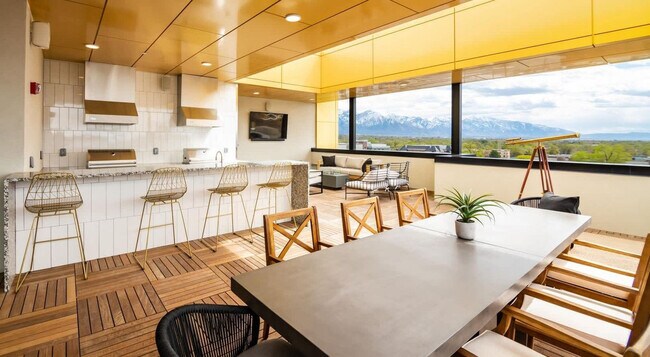 Building Photo - 385 S 400 E