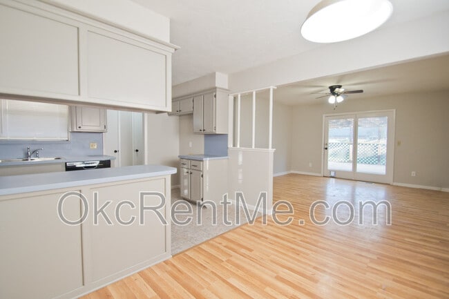 Building Photo - 126 NE 11th St