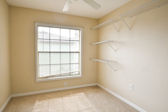 Building Photo - 3372 Riverview Way