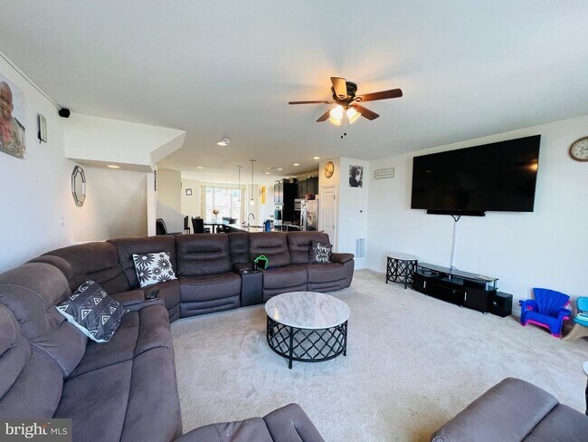 Building Photo - 419 Foxglove Way