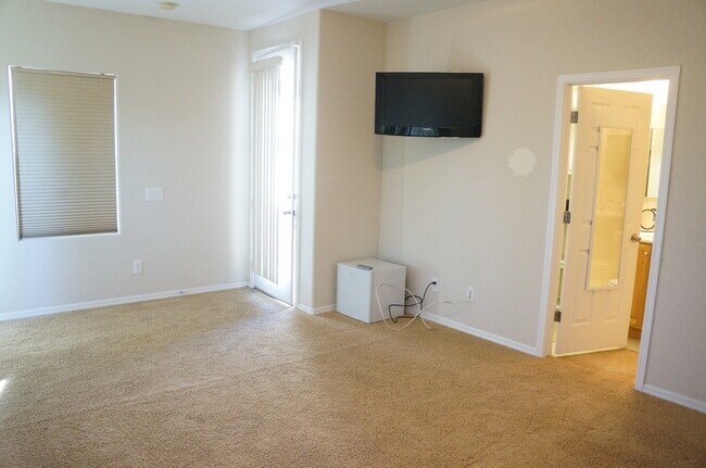 Building Photo - BEAUTIFUL 4 BEDROOM HOME IN SILVERSTONE CO...