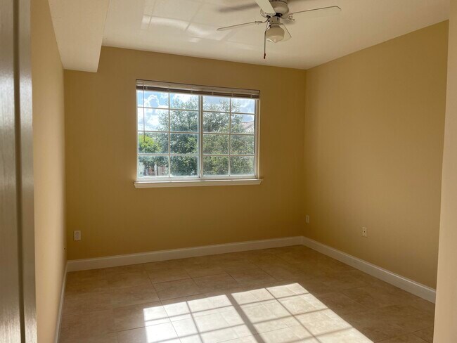 Building Photo - 9905 Baywinds Blvd