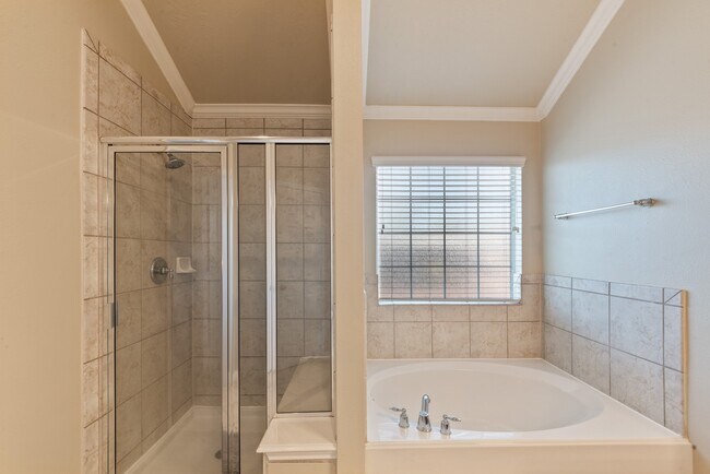 Building Photo - 6222 Skyline Dr