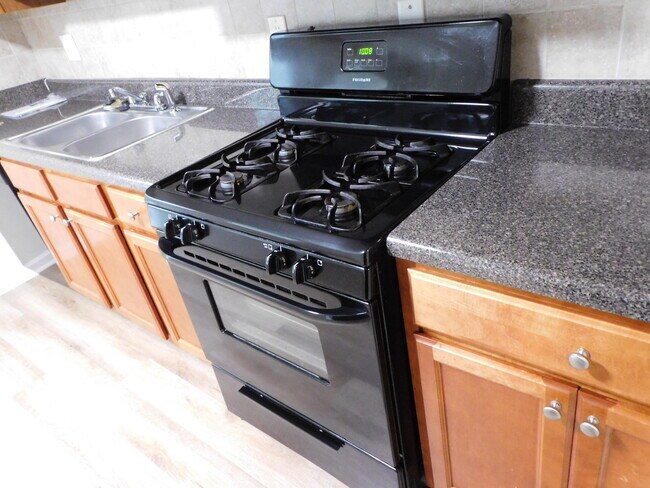 Building Photo - 330 Barshay Dr